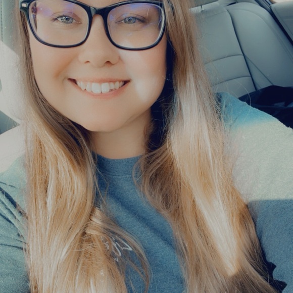 Meet your Posher, Elizabeth - Picture 1 of 3